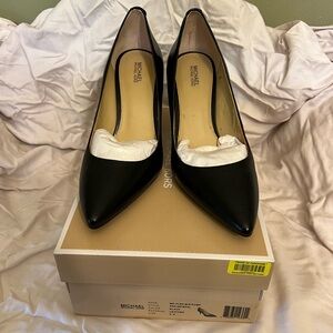 Michael Kors-Flex Mid Pump 9M